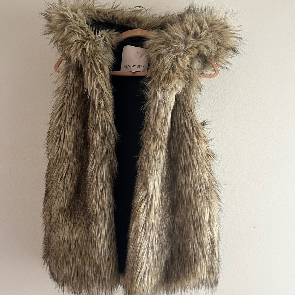 Aritzia faux fur vest xxs